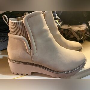 Used Time and Tru ankle boots, worn once size 9